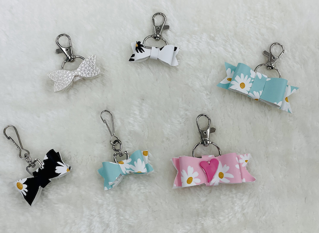 HOW TO MAKE FAUX LEATHER KEYCHAINS WITH YOUR CRICUT! *Easy Tutorial*